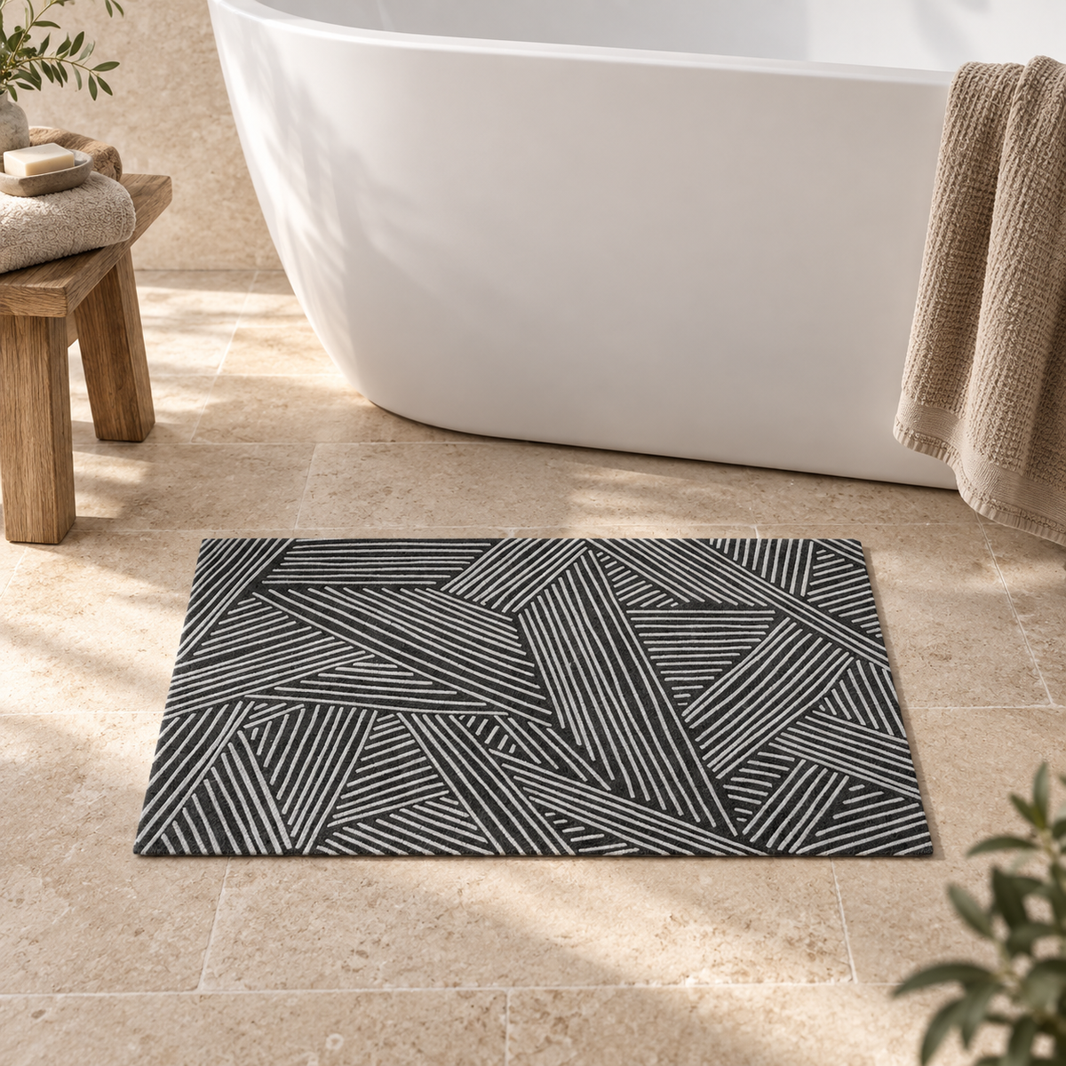 Tapis De Bain 60x90 – Veines Blanches près d’une baignoire