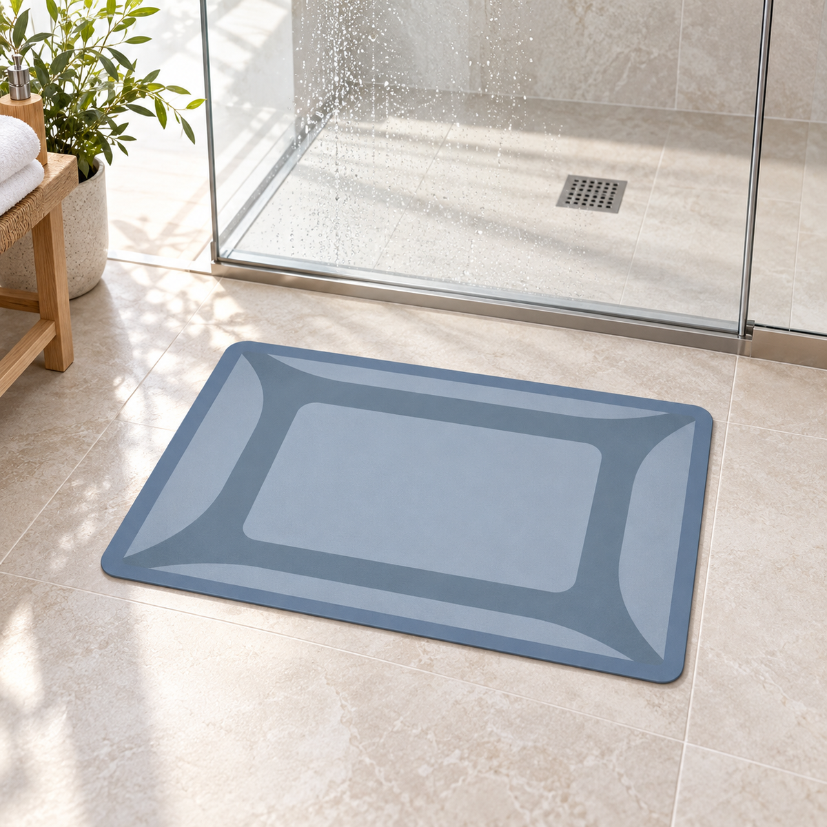Tapis De Bain Étanche – Bleu Givre / 60x90cm, Bleu Givre / 50x80cm, Bleu Givre / 40x60cm dans une salle de bain lumineuse
